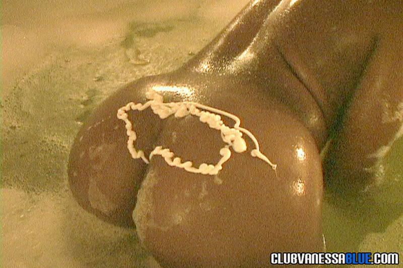 Vanessa bathing - 3