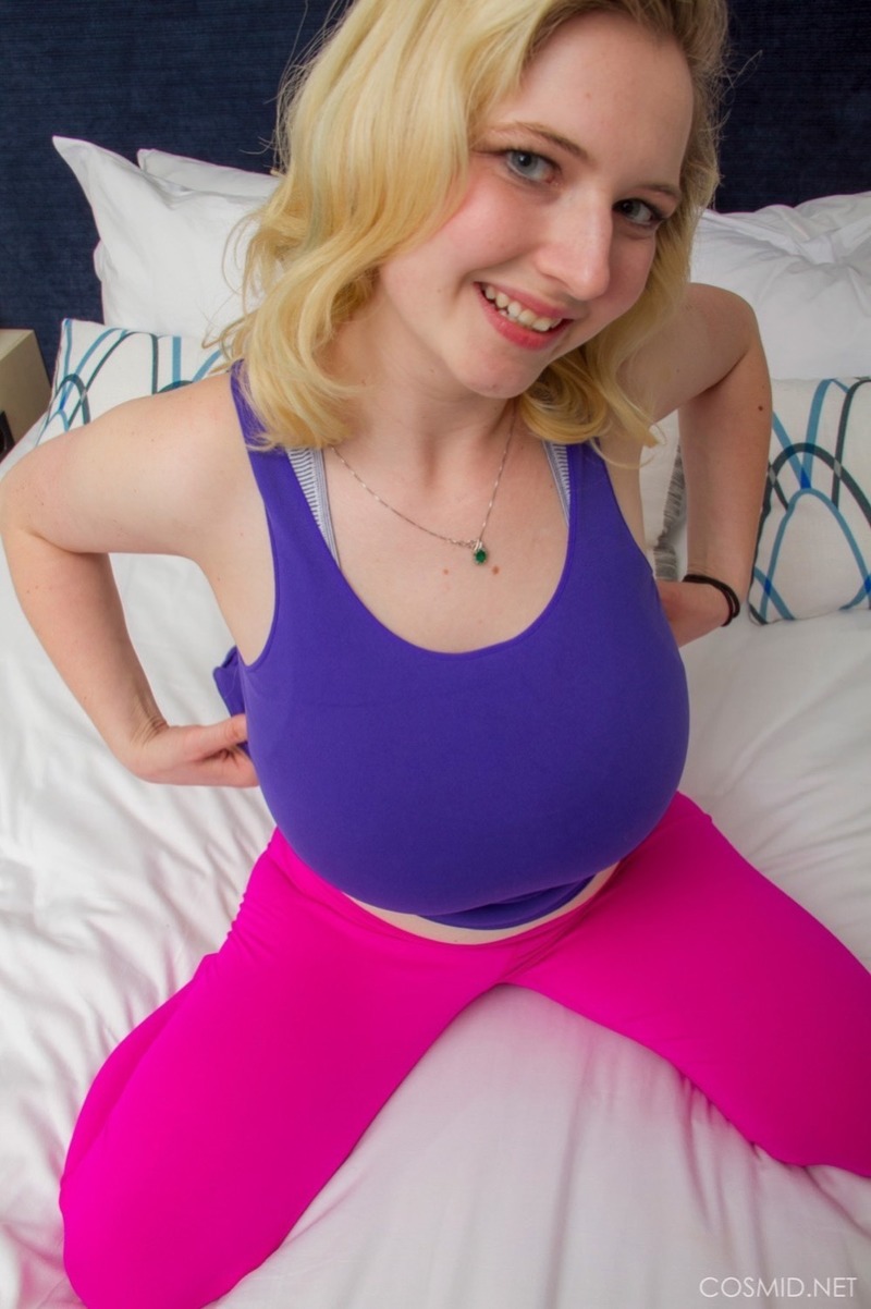 Mim Turner In Yoga Clothes - 8